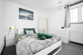 Modern 3 Bedroom home for groups